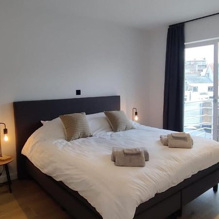 Luxueus, Ruim Appartement Op 350M Van Het Strand Ostenda Esterno foto