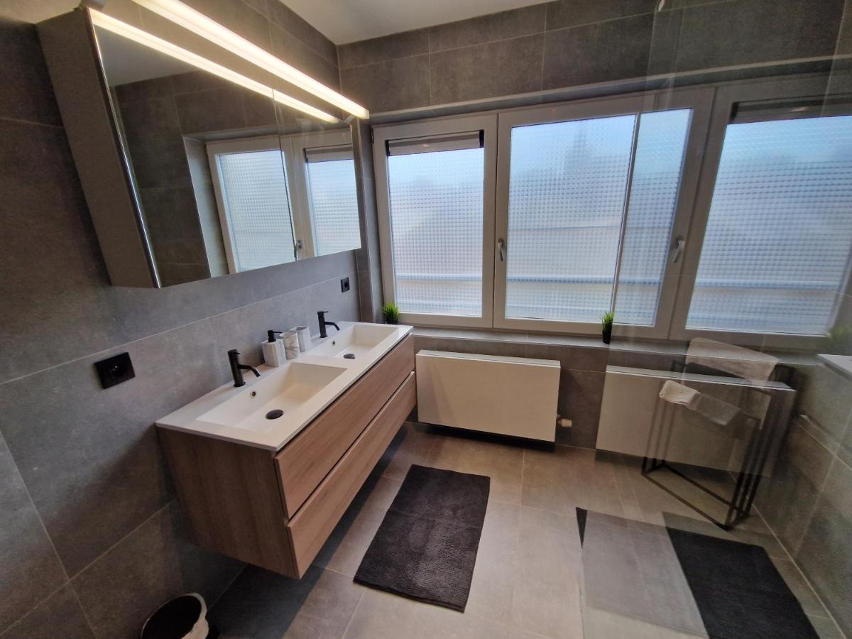 Luxueus, Ruim Appartement Op 350M Van Het Strand Ostenda Esterno foto